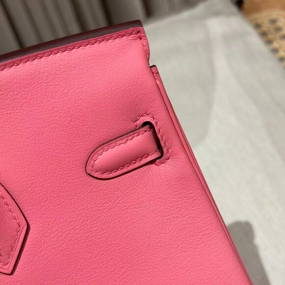 Classic Hermes Bag: A Stylish and Versatile Choice for Elegance - Picture 6 of 6